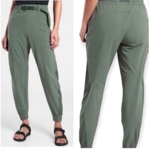 Athleta Green Quest Jogger Size 6